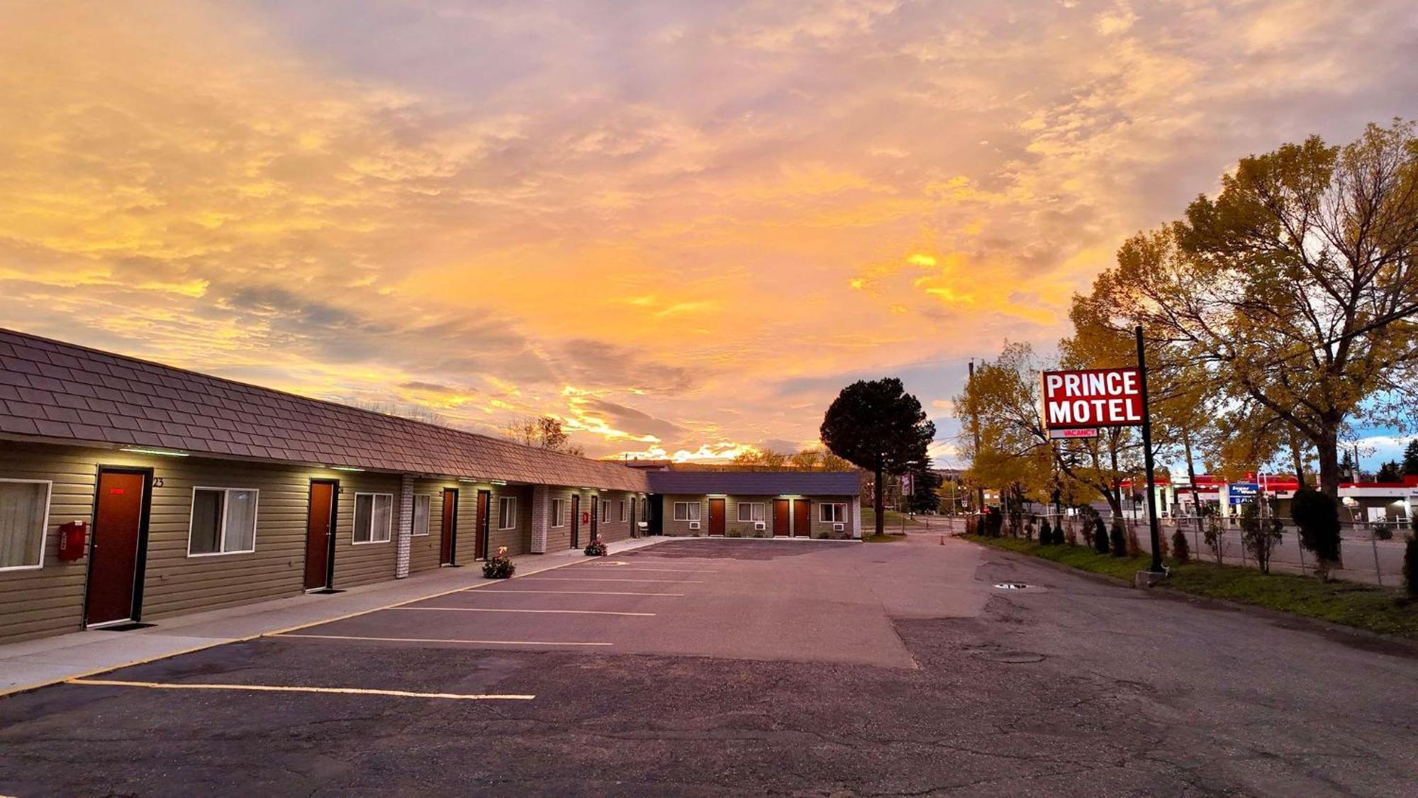 Prince Motel Принс-Джордж Экстерьер фото